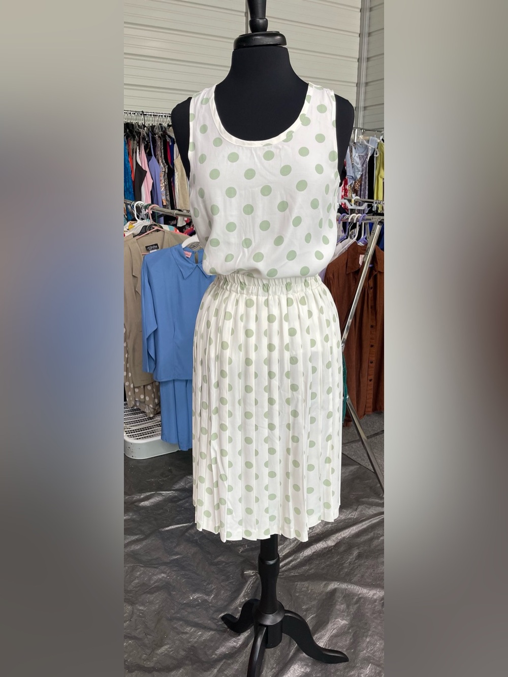 Vintage - DANIELLE BERNSTEIN White Midi Skirt with Light Green Polka Dots